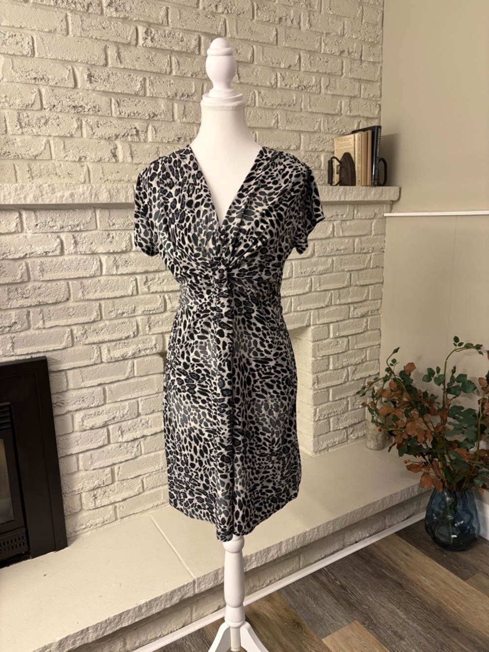 Alexandra Bartlett Black & White Leopard-Print Twist-Front Mini Dress SizeSmall